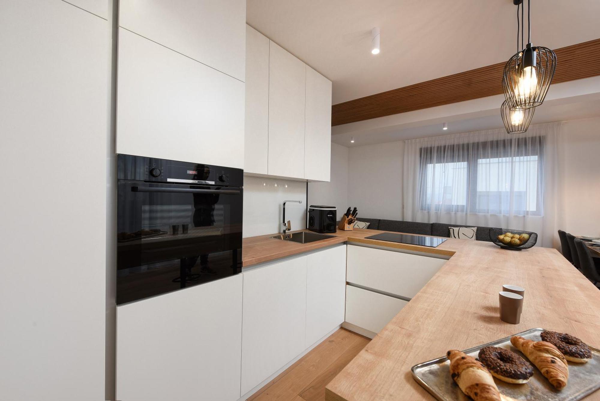 Fux Penthouse Whirlpool Meerblick Zara Esterno foto