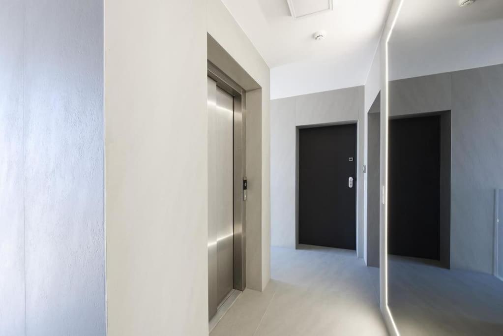 Fux Penthouse Whirlpool Meerblick Zara Esterno foto