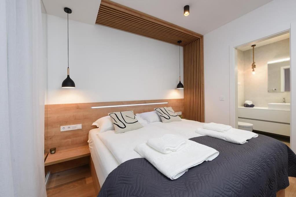 Fux Penthouse Whirlpool Meerblick Zara Esterno foto