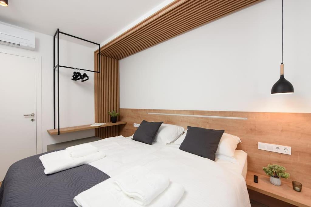 Fux Penthouse Whirlpool Meerblick Zara Esterno foto