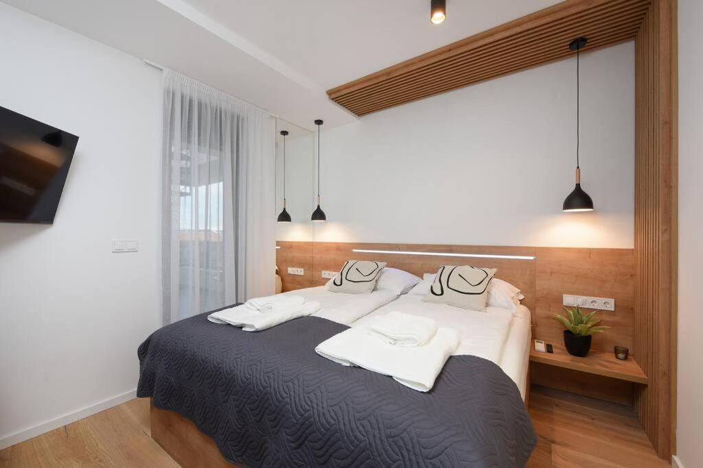 Fux Penthouse Whirlpool Meerblick Zara Esterno foto