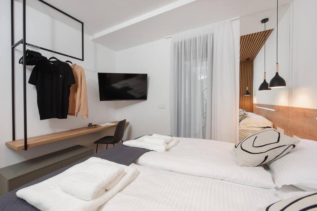 Fux Penthouse Whirlpool Meerblick Zara Esterno foto