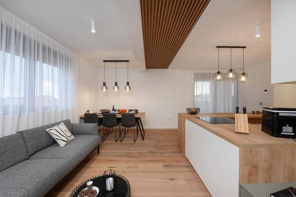 Fux Penthouse Whirlpool Meerblick Zara Esterno foto