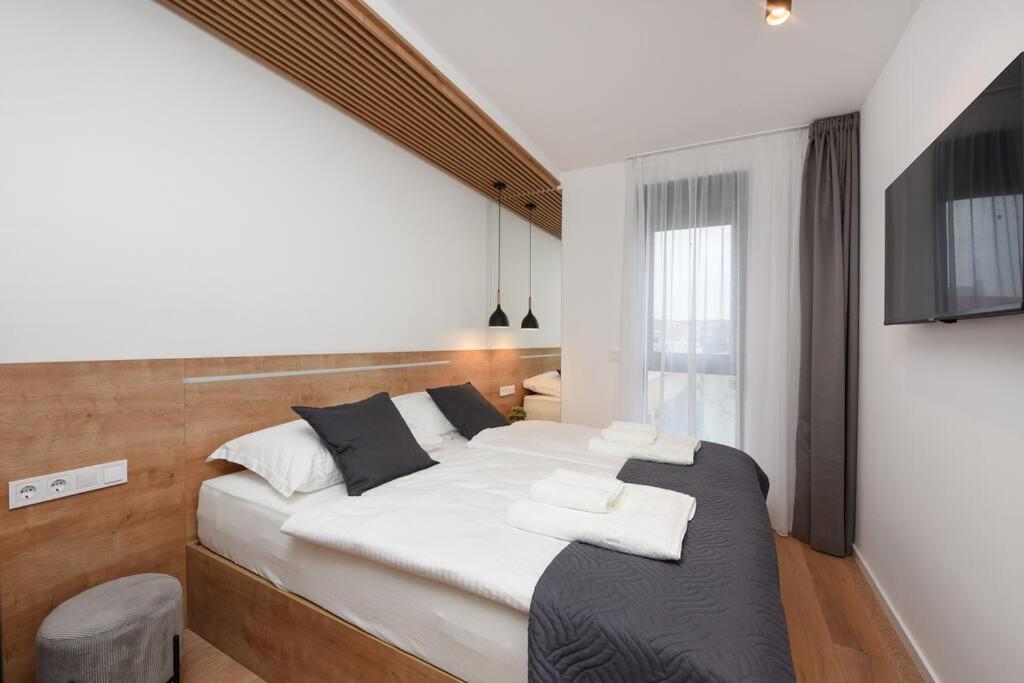 Fux Penthouse Whirlpool Meerblick Zara Esterno foto